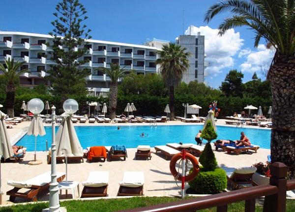 Готель для відпочинку з дітьми Sun Beach resort Complex 4* (Родос, Греція) територія