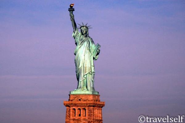 Статуя Свободи фото Нью-Йорк США
